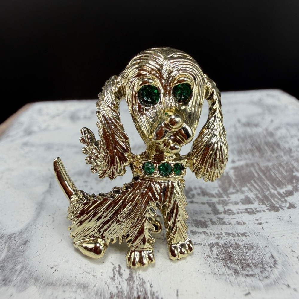 Gerrys Vintage Gold Tone Poodle Dog Brooch Green Rhinestone Eyes Collar 1 Inch - Picture 10 of 10